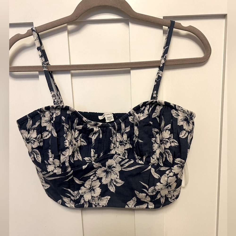 American Eagle Women's Blue and White Crop-top Size Medium Floral Tropical